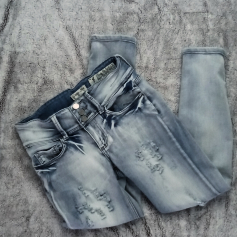 Woman's distressed jeans